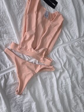 Fashion Nova XXS Peachy Pink V Plunge  Reversible Bikini Top w Thong Bottoms NWT